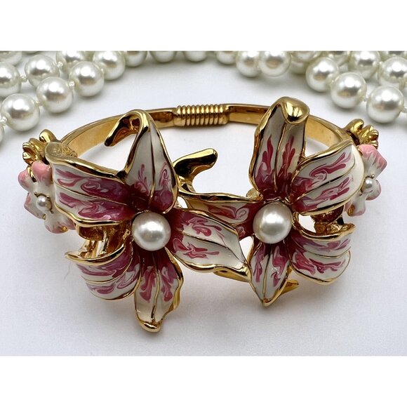 VTG KJL Kenneth Lane Bracelet Pink & White Enameled Flowers Pearls Gold Tone - Picture 5 of 15